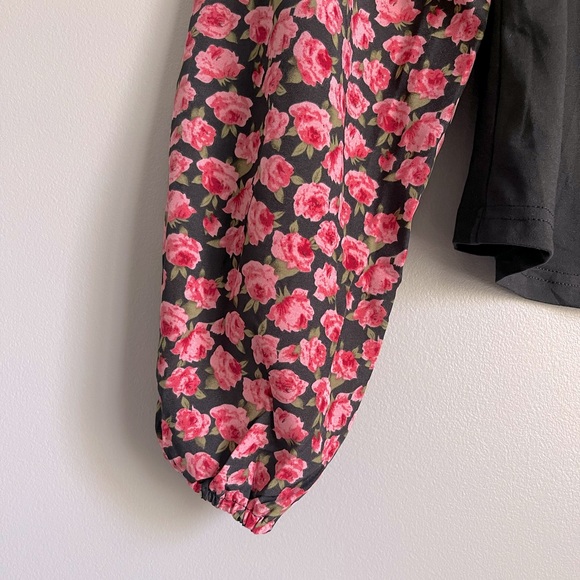 SHEIN off the shoulder black & floral top, size medium - Picture 4 of 6